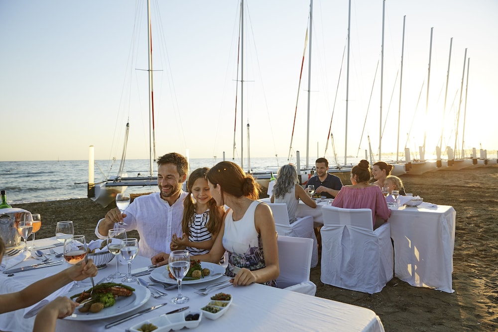 ROBINSON PAMFILYA - All Inclusive — Restaurant & bars in Side