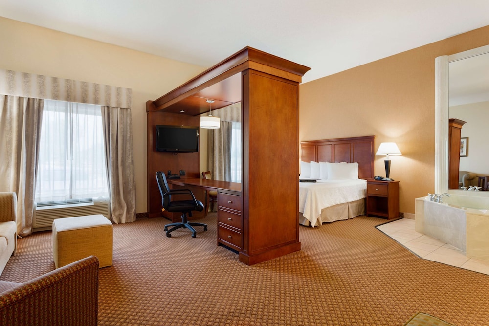 Hampton Inn & Suites Detroit/Chesterfield Township — Hotel rooms in Chesterfield, Michigan