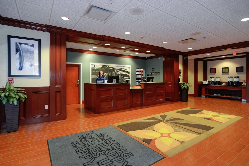 Hampton Inn & Suites Detroit/Chesterfield Township — Hotel building in Chesterfield, Michigan