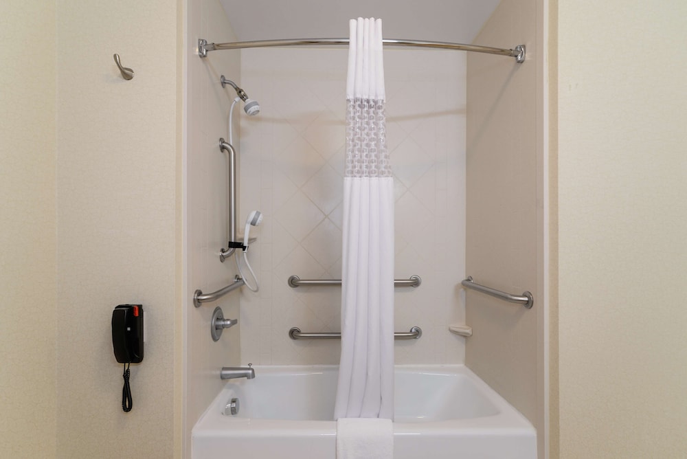 Hampton Inn & Suites Detroit/Chesterfield Township — Hotel rooms in Chesterfield, Michigan