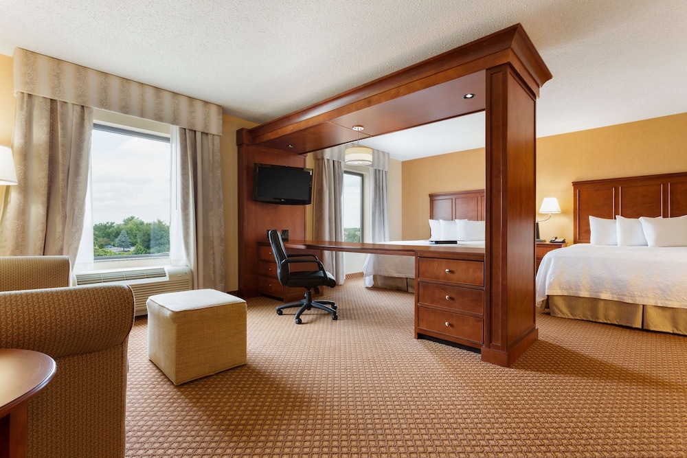 Hampton Inn & Suites Detroit/Chesterfield Township — Hotel rooms in Chesterfield, Michigan