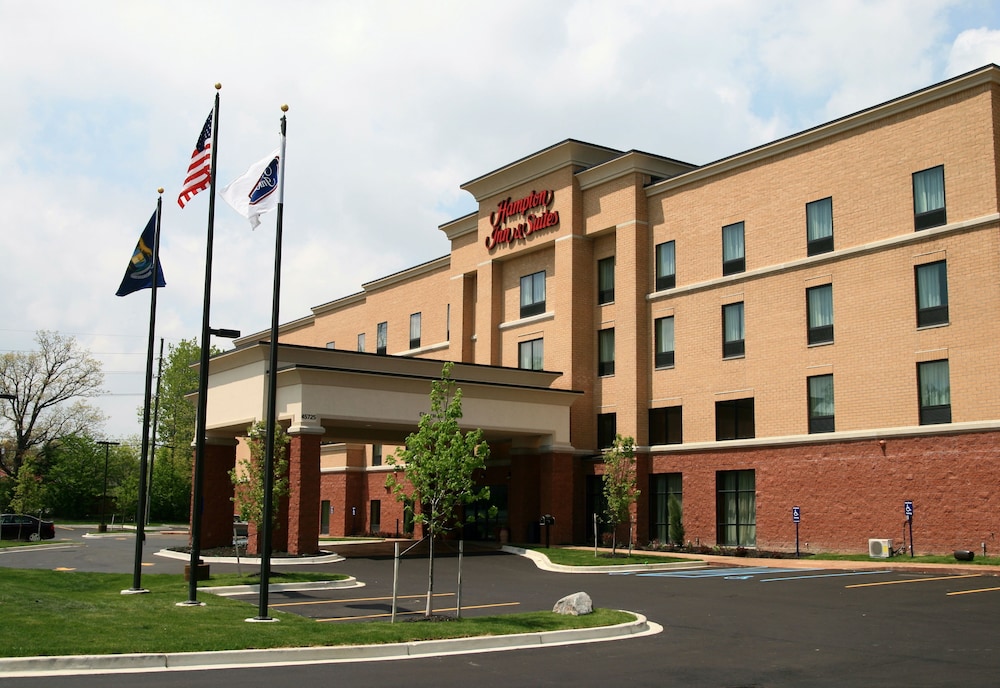 Hampton Inn & Suites Detroit/Chesterfield Township — Hotel building in Chesterfield, Michigan