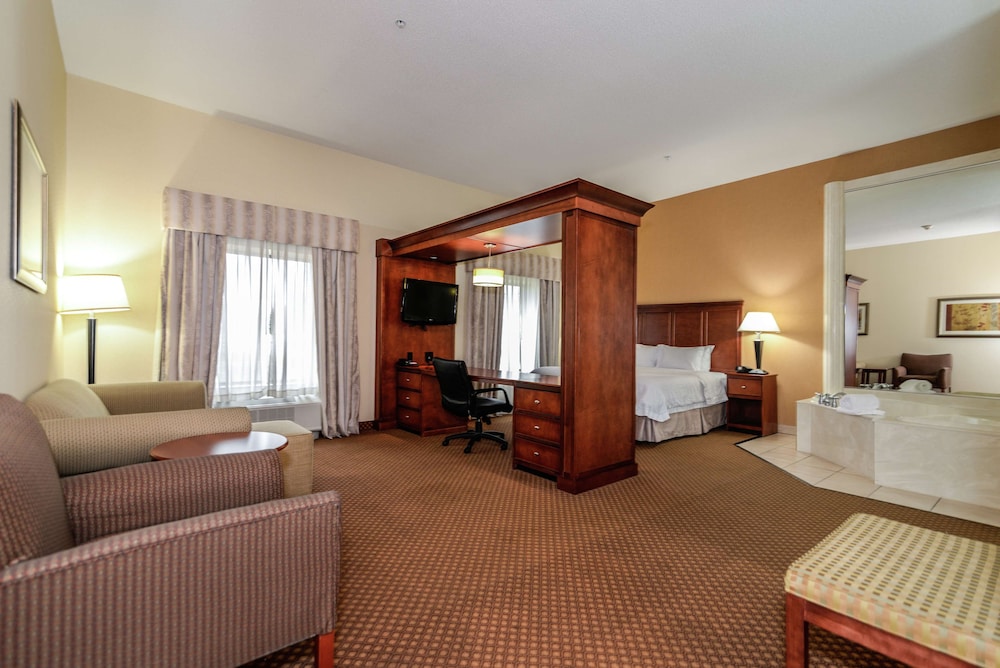 Hampton Inn & Suites Detroit/Chesterfield Township — Hotel rooms in Chesterfield, Michigan