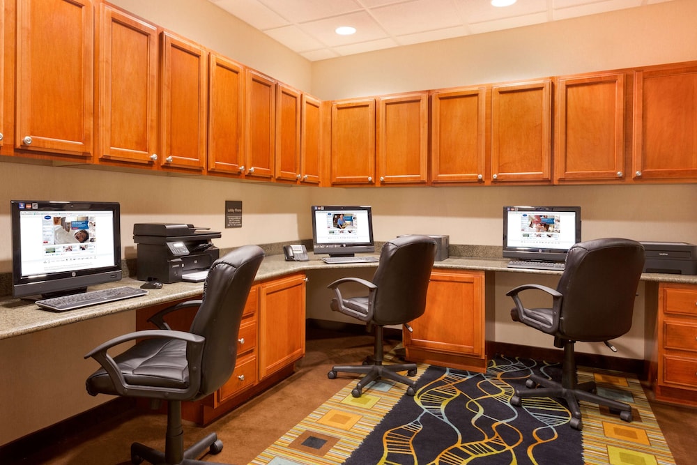 Hampton Inn & Suites Detroit/Chesterfield Township — Hotel building in Chesterfield, Michigan