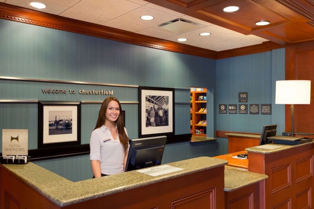 Hampton Inn & Suites Detroit/Chesterfield Township — Hotel building in Chesterfield, Michigan