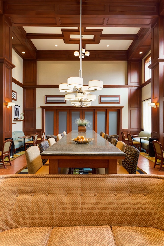 Hampton Inn & Suites Detroit/Chesterfield Township — Restaurant & bars in Chesterfield, Michigan