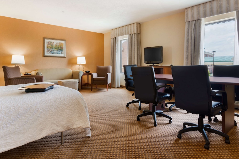 Hampton Inn & Suites Detroit/Chesterfield Township — Hotel rooms in Chesterfield, Michigan