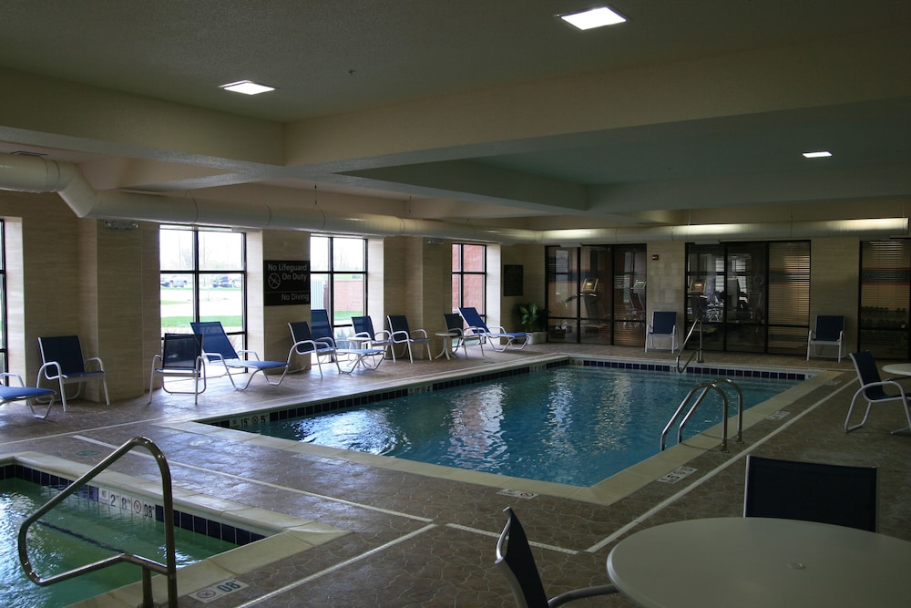 Hampton Inn & Suites Detroit/Chesterfield Township — Swimming pool in Chesterfield, Michigan