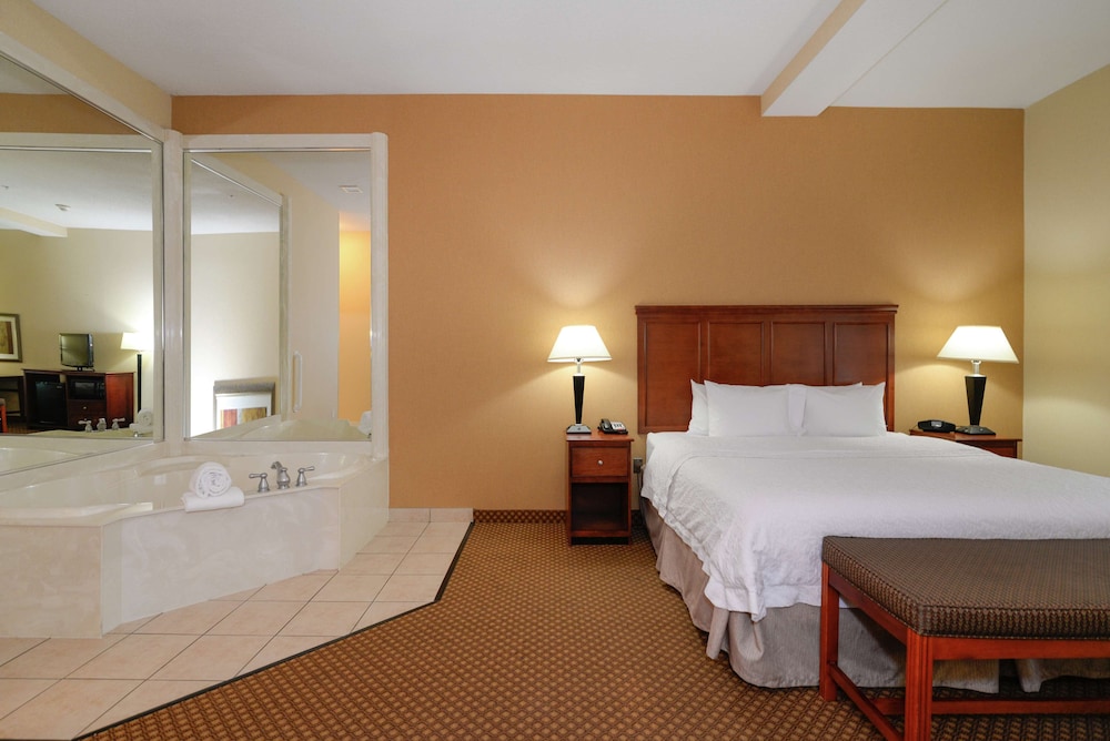 Hampton Inn & Suites Detroit/Chesterfield Township — Hotel rooms in Chesterfield, Michigan
