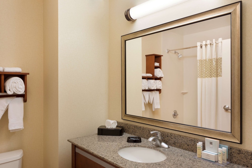 Hampton Inn & Suites Detroit/Chesterfield Township — Hotel rooms in Chesterfield, Michigan