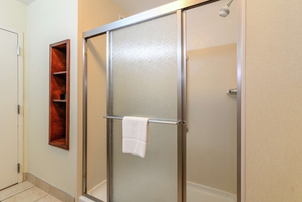 Hampton Inn & Suites Detroit/Chesterfield Township — Hotel rooms in Chesterfield, Michigan