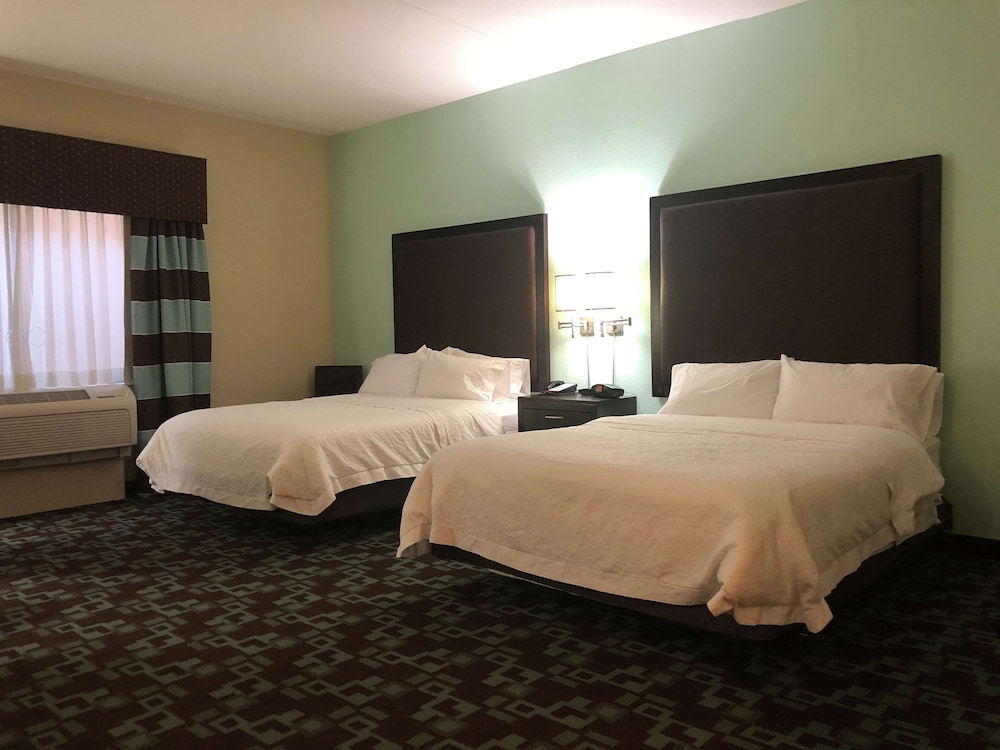 Hampton Inn & Suites Nashville @ Opryland — Hotel rooms in Nashville, Tennessee