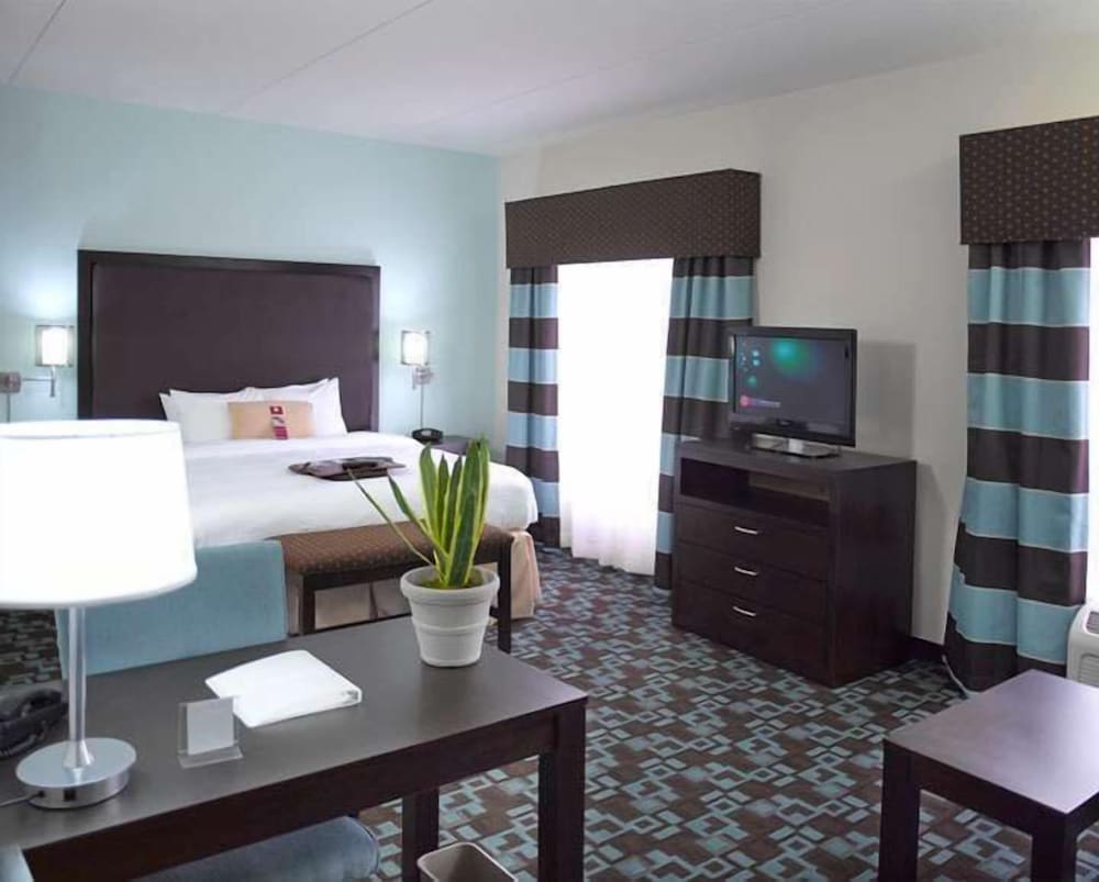 Hampton Inn & Suites Nashville @ Opryland — Hotel rooms in Nashville, Tennessee