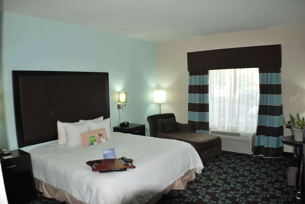 Hampton Inn & Suites Nashville @ Opryland — Hotel rooms in Nashville, Tennessee