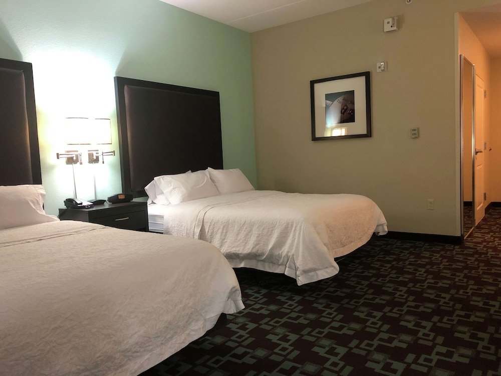 Hampton Inn & Suites Nashville @ Opryland — Hotel rooms in Nashville, Tennessee