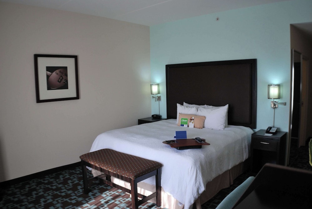 Hampton Inn & Suites Nashville @ Opryland — Hotel rooms in Nashville, Tennessee