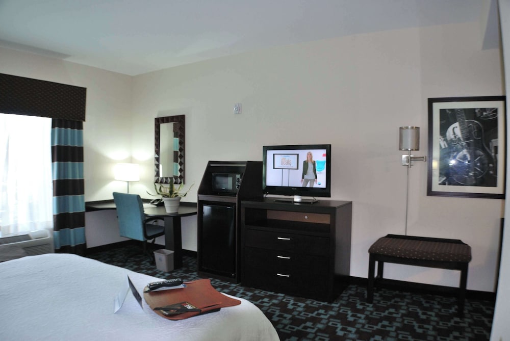 Hampton Inn & Suites Nashville @ Opryland — Hotel rooms in Nashville, Tennessee