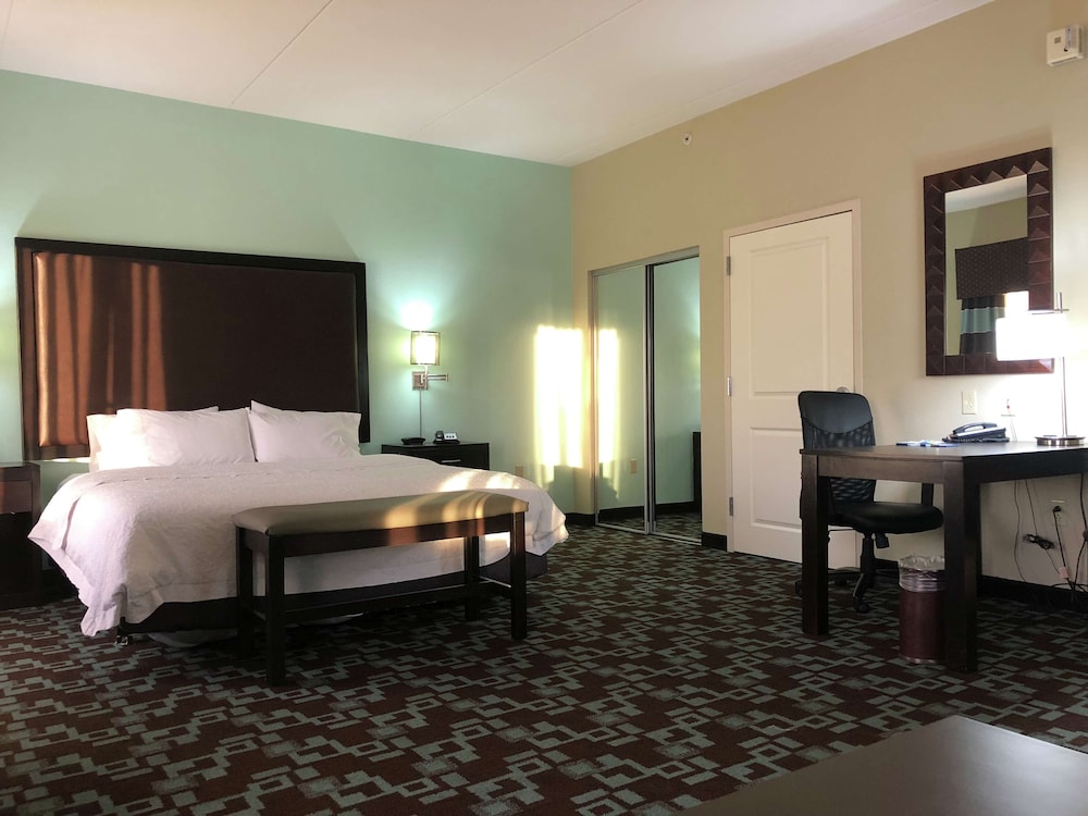 Hampton Inn & Suites Nashville @ Opryland — Hotel rooms in Nashville, Tennessee