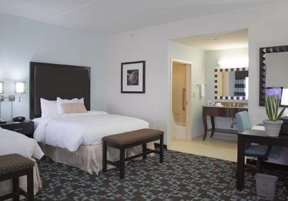 Hampton Inn & Suites Nashville @ Opryland — Hotel rooms in Nashville, Tennessee