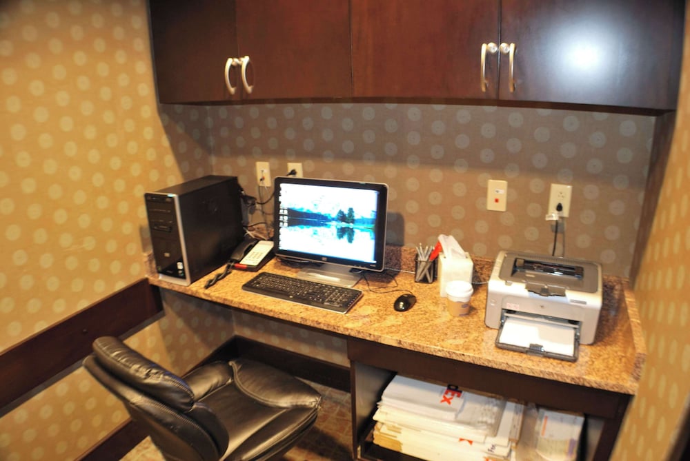 Hampton Inn & Suites Nashville @ Opryland — Hotel rooms in Nashville, Tennessee