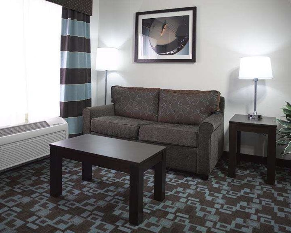 Hampton Inn & Suites Nashville @ Opryland — Hotel rooms in Nashville, Tennessee