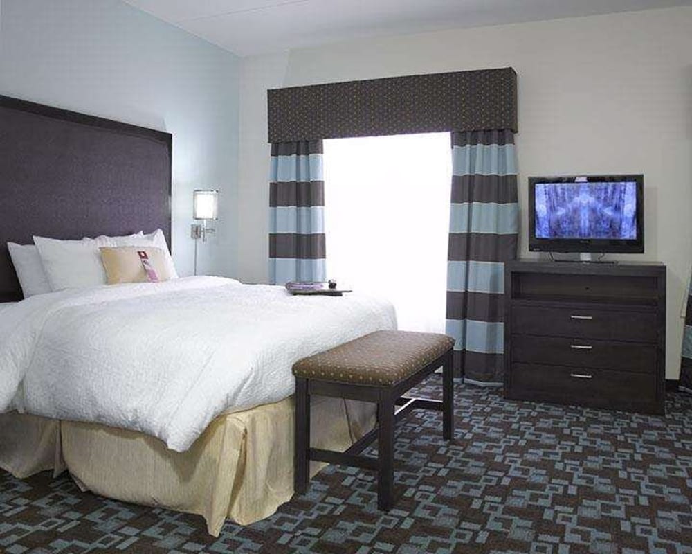 Hampton Inn & Suites Nashville @ Opryland — Hotel rooms in Nashville, Tennessee