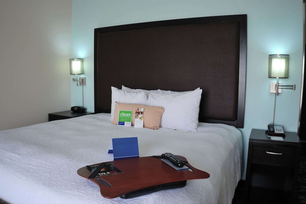 Hampton Inn & Suites Nashville @ Opryland — Hotel rooms in Nashville, Tennessee