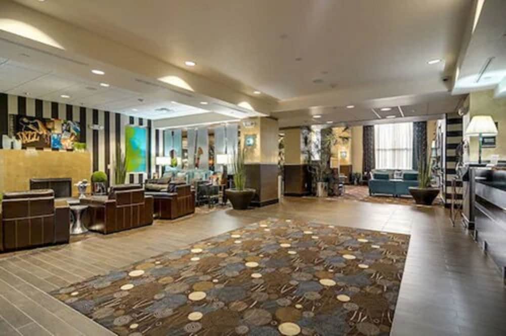 Hampton Inn & Suites Nashville @ Opryland — Hotel building in Nashville, Tennessee