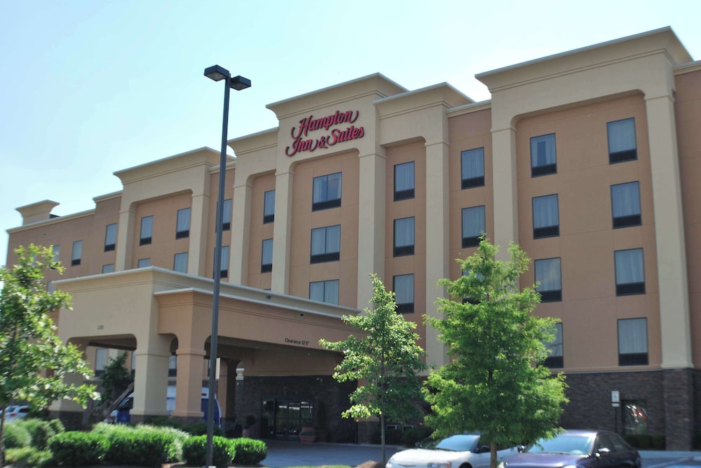 Hampton Inn & Suites Nashville @ Opryland — Hotel building in Nashville, Tennessee