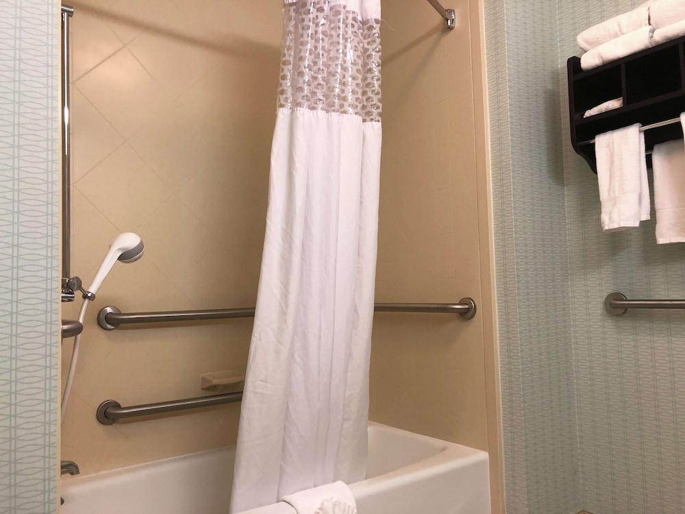 Hampton Inn & Suites Nashville @ Opryland — Hotel rooms in Nashville, Tennessee