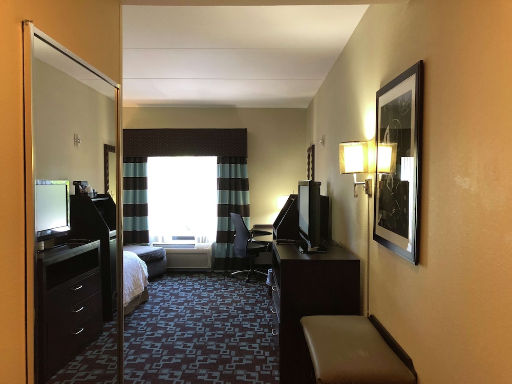 Hampton Inn & Suites Nashville @ Opryland — Hotel rooms in Nashville, Tennessee