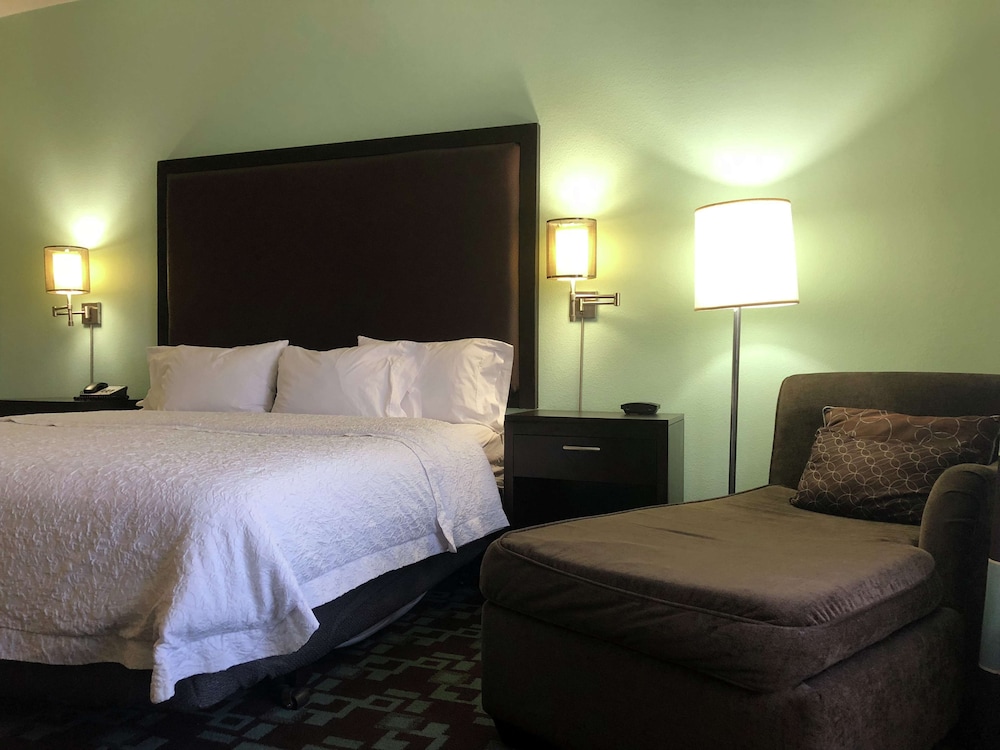 Hampton Inn & Suites Nashville @ Opryland — Hotel rooms in Nashville, Tennessee