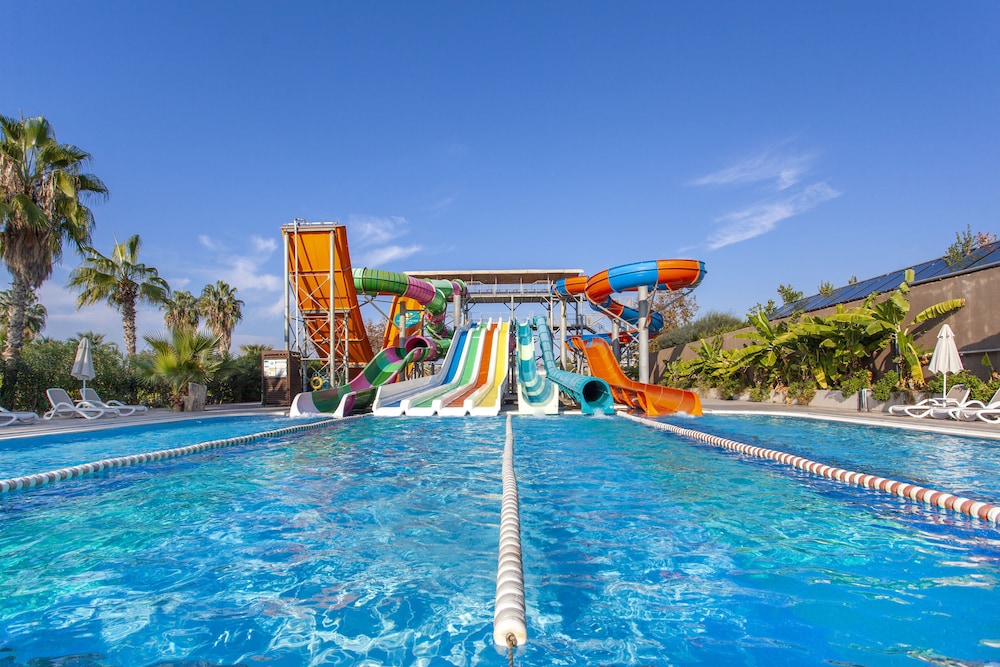 Haydarpasha Palace — Swimming pool in Alanya