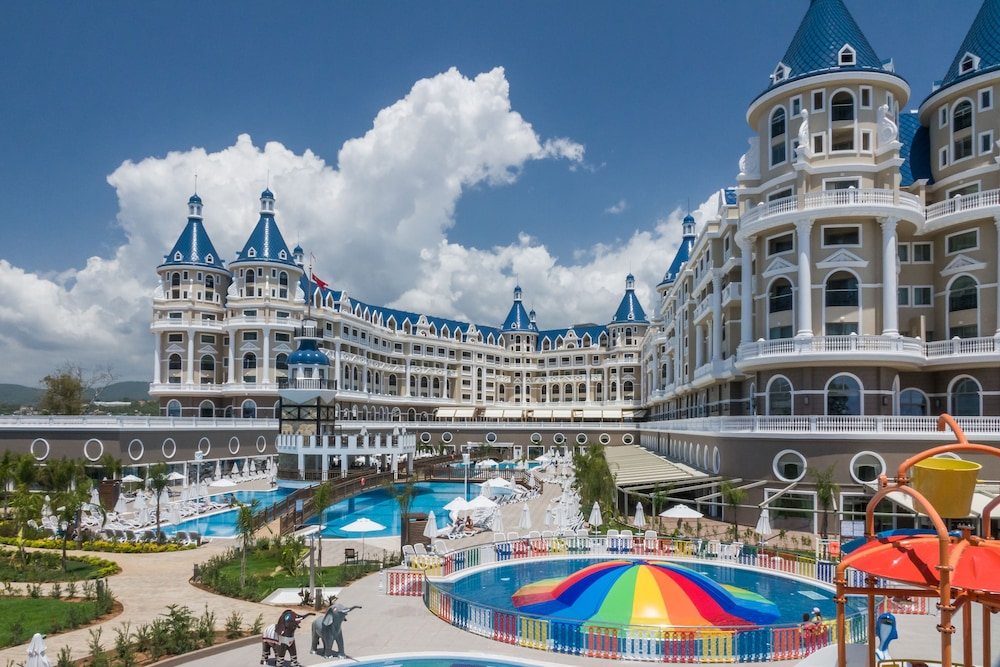 Haydarpasha Palace — Swimming pool in Alanya