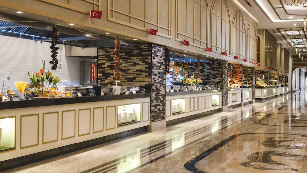 Haydarpasha Palace — Restaurant & bars in Alanya