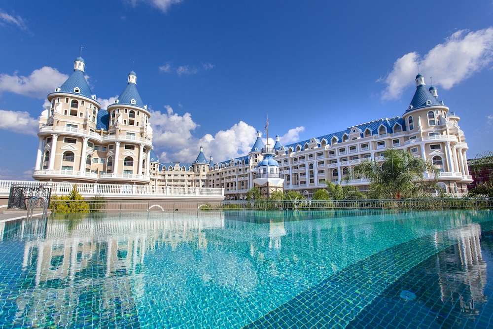 Haydarpasha Palace — Swimming pool in Alanya
