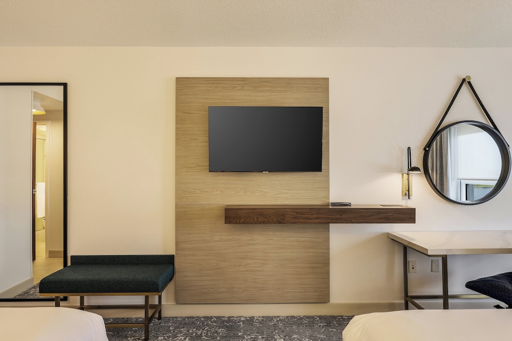 Crowne Plaza Ft. Myers Gulf Coast by IHG — Hotel rooms in Fort Myers, Florida