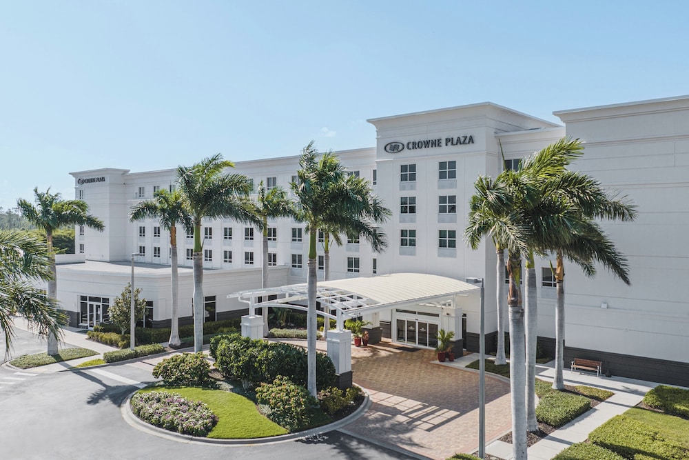 Crowne Plaza Ft. Myers Gulf Coast by IHG — Hotel building in Fort Myers, Florida
