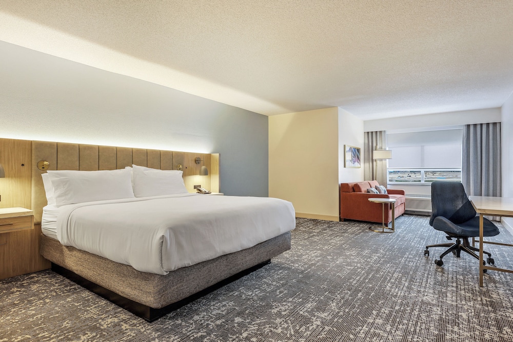 Crowne Plaza Ft. Myers Gulf Coast by IHG — Hotel rooms in Fort Myers, Florida