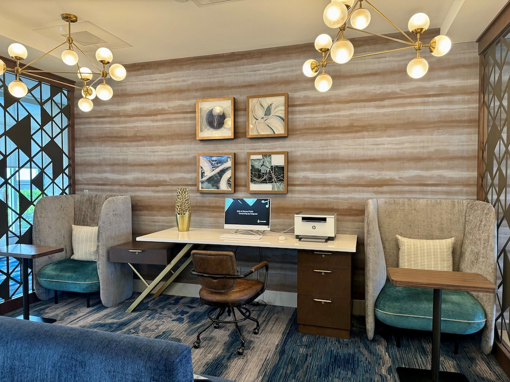 Crowne Plaza Ft. Myers Gulf Coast by IHG — Hotel building in Fort Myers, Florida