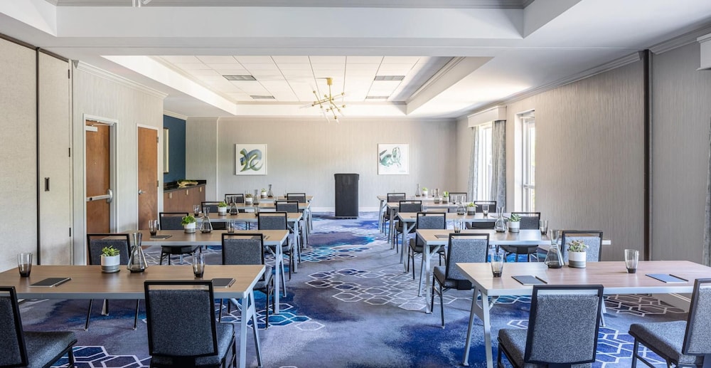 Crowne Plaza Ft. Myers Gulf Coast by IHG — Hotel building in Fort Myers, Florida