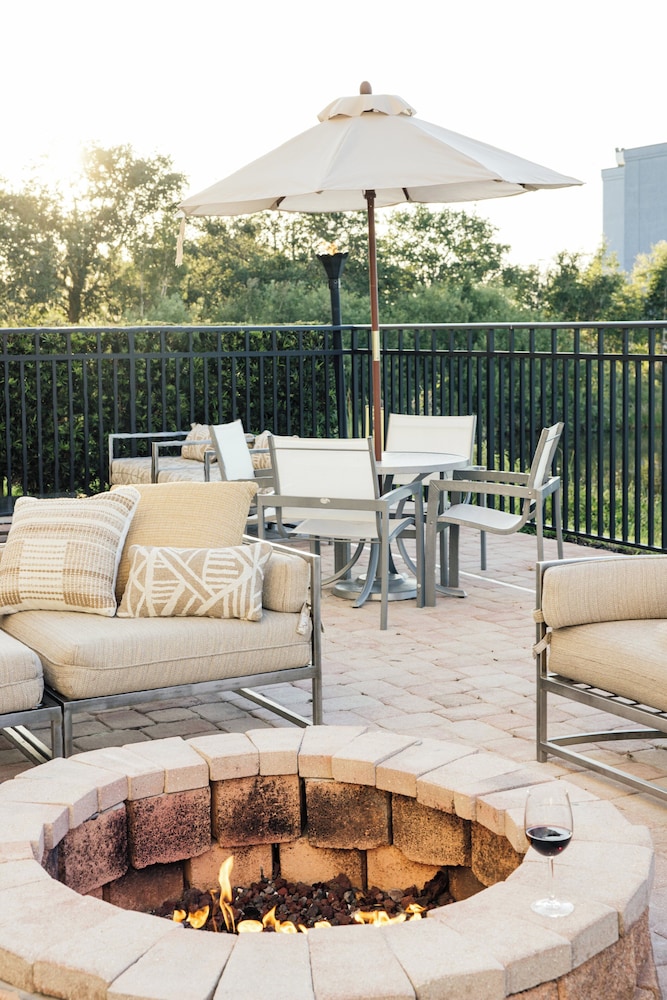 Crowne Plaza Ft. Myers Gulf Coast by IHG — Restaurant & bars in Fort Myers, Florida