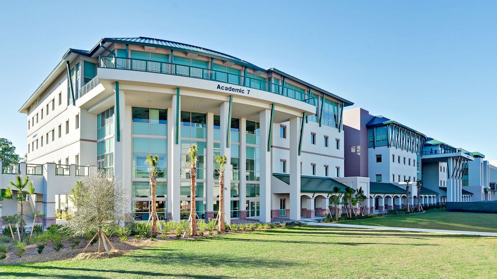Crowne Plaza Ft. Myers Gulf Coast by IHG — Hotel building in Fort Myers, Florida