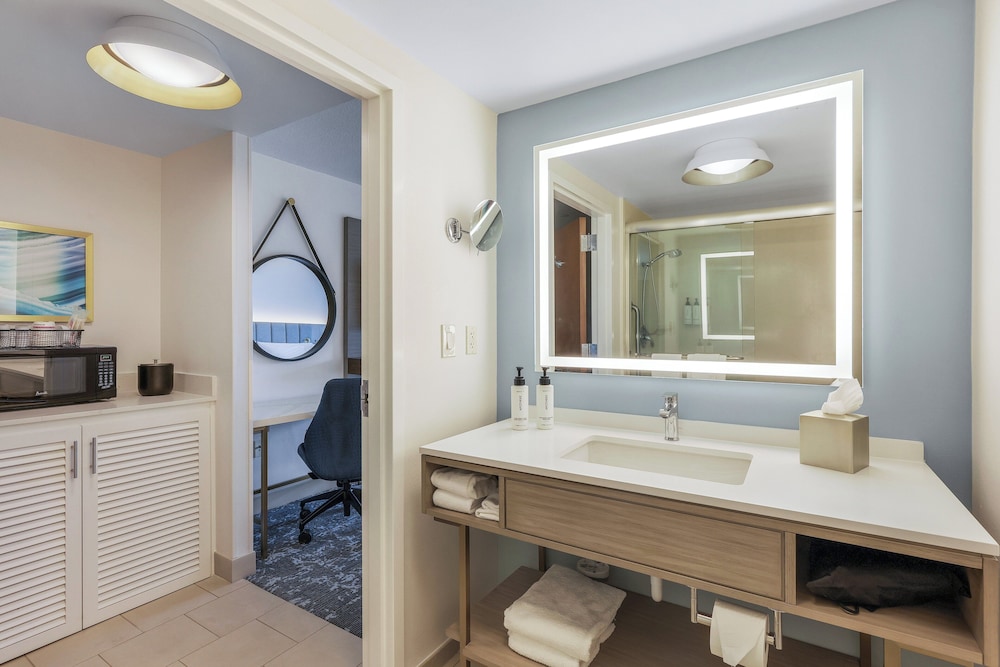 Crowne Plaza Ft. Myers Gulf Coast by IHG — Hotel rooms in Fort Myers, Florida