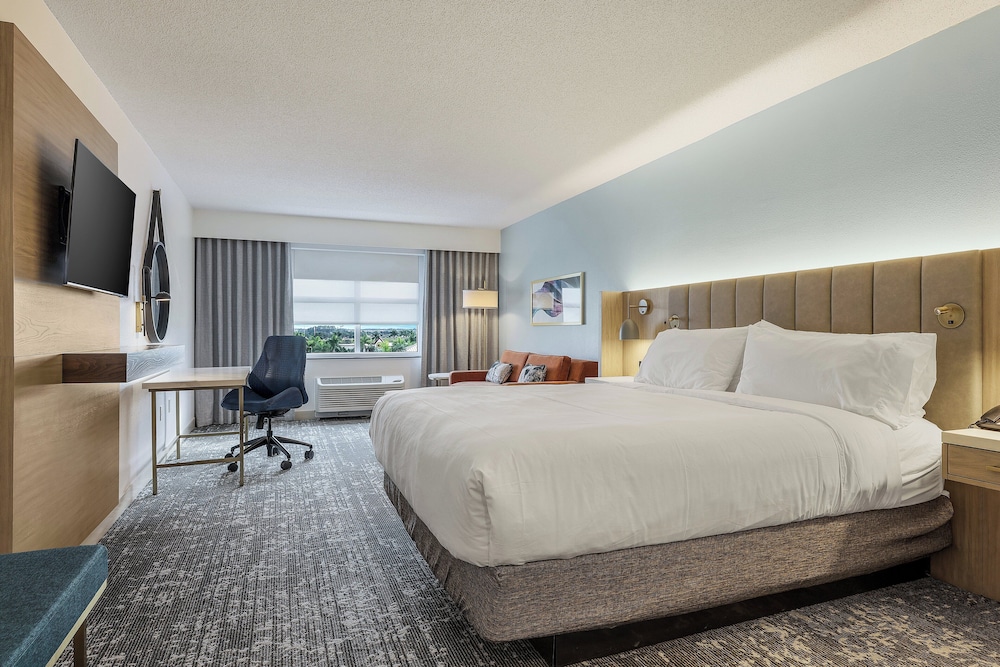 Crowne Plaza Ft. Myers Gulf Coast by IHG — Hotel rooms in Fort Myers, Florida