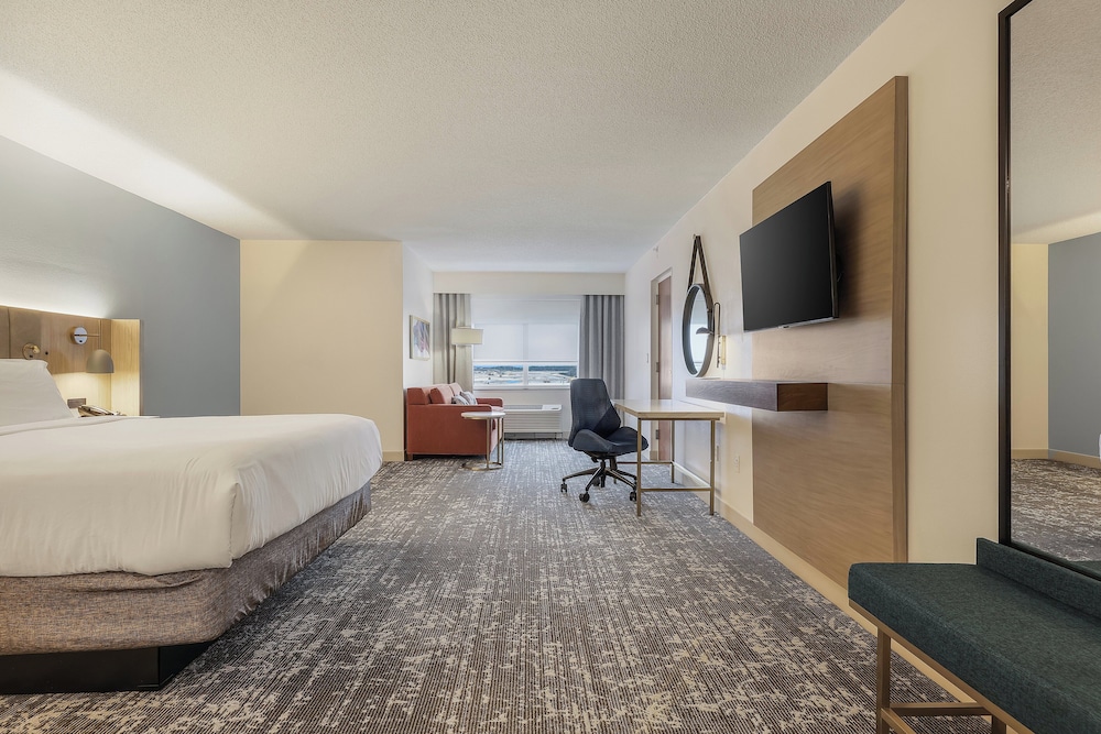 Crowne Plaza Ft. Myers Gulf Coast by IHG — Hotel rooms in Fort Myers, Florida