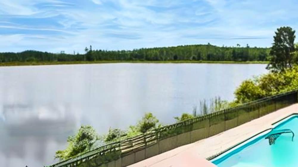 Crowne Plaza Ft. Myers Gulf Coast by IHG — Swimming pool in Fort Myers, Florida