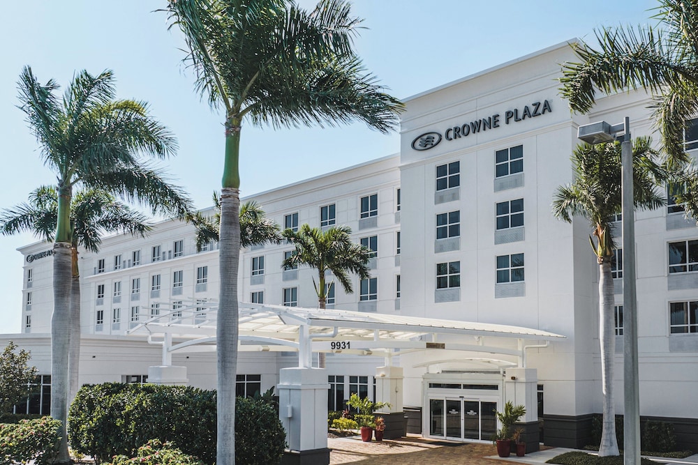 Crowne Plaza Ft. Myers Gulf Coast by IHG — Hotel building in Fort Myers, Florida