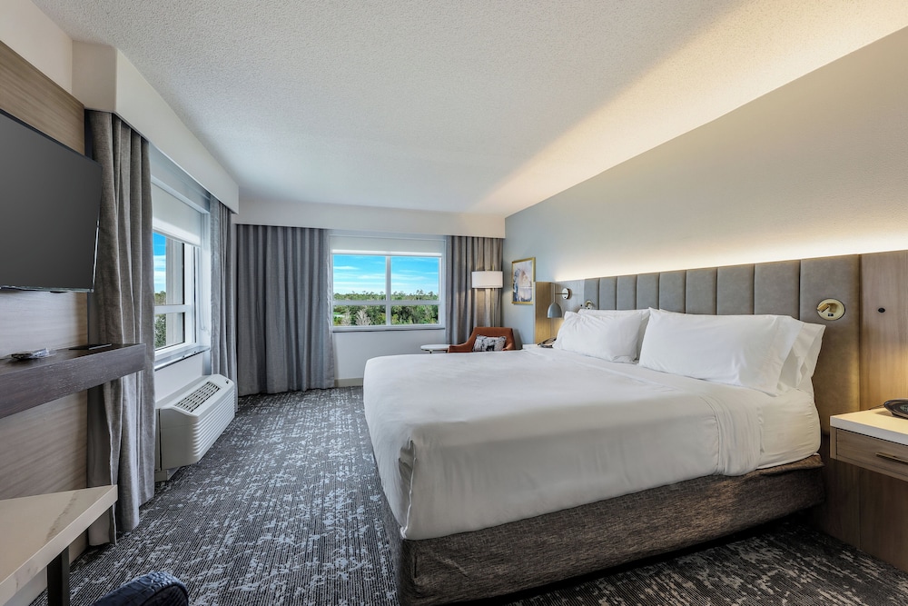 Crowne Plaza Ft. Myers Gulf Coast by IHG — Hotel rooms in Fort Myers, Florida