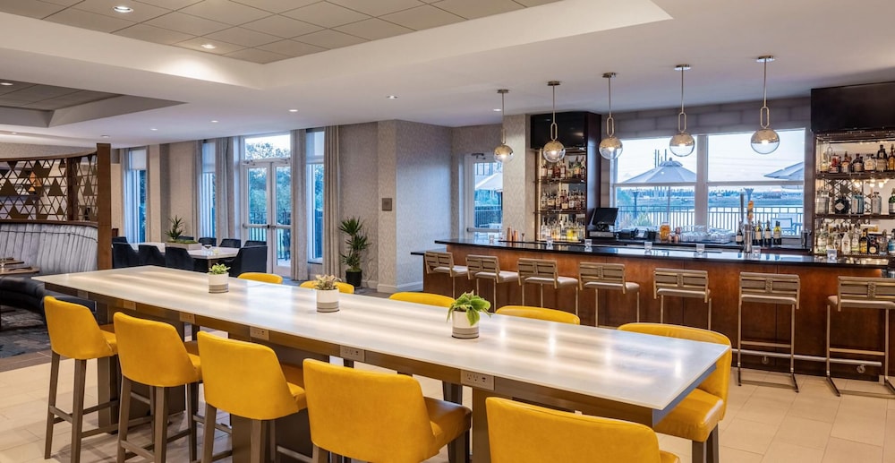Crowne Plaza Ft. Myers Gulf Coast by IHG — Restaurant & bars in Fort Myers, Florida